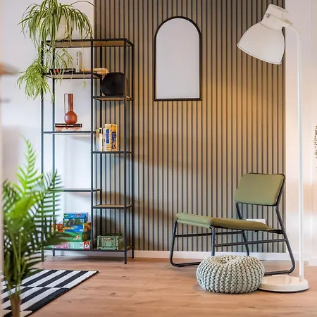 Lejlighed Neu: 100m² - Ideal Fuer Familien/geschaeftsr. - Hbf