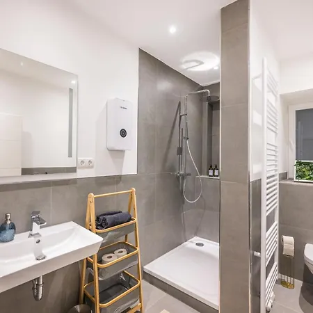 Apartment Neu: 100m² - Ideal Fuer Familien/geschaeftsr. - Hbf *